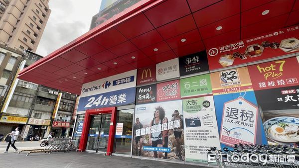 ▲家樂福量販店,家樂福桂林店,家樂福西門町,西門町地標,外國觀光客必買。（圖／記者謝婷婷攝）