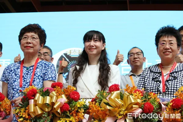 ▲▼台北夏季旅展開幕，左起賴瑟珍、何婕、任佳燕。（圖／記者蔡紹堅攝）