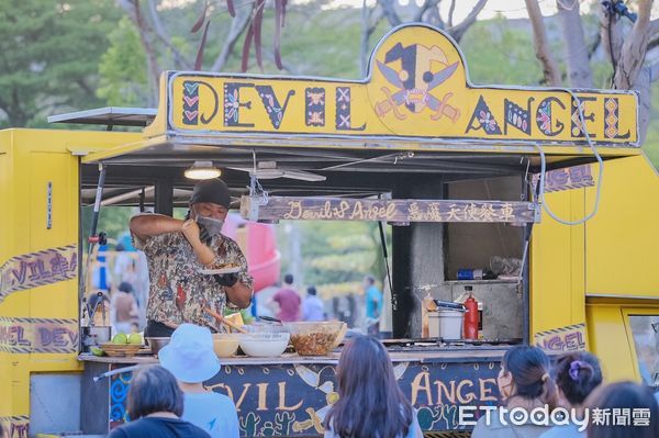 ▲來自桃園的「Devil _Angel-惡魔天使餐車」純手工自製墨西哥料理，首次挑戰蔬食料理。（圖／高雄市觀光局提供）