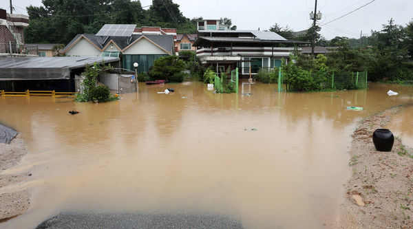 ▲▼南韓暴雨。（圖／路透）