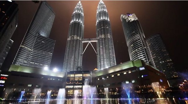 全球15座最高的摩天大樓,吉隆坡雙子星大樓(圖/翻攝自YouTube)