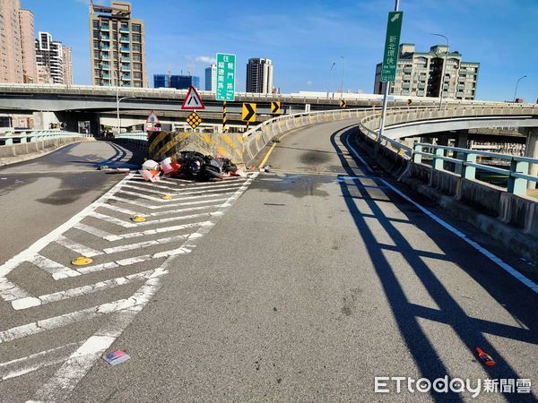 ▲▼北漂男騎重機自撞慘死             。（圖／記者戴上容翻攝）