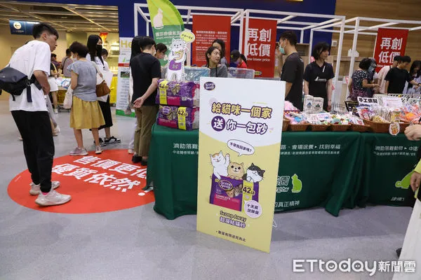 ▲▼ 0715 scoop away貓砂 x 流浪動物花園協會送養會。（圖／記者黃克翔攝）