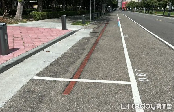 ▲斗六膨鼠森林公園周邊出現紅白雙規停車格，讓用路人無所適從。（圖／記者蔡佩旻翻攝）