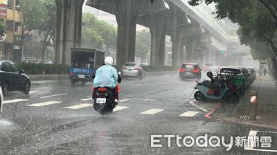 快訊／雨神炸台中！大雷雨狂轟北屯路面積水　石岡時雨量40mm