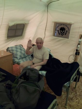 ▲▼烏克蘭內政部長顧問赫拉申科（Anton Gerashchenko）在推特上轉發一張瓦格納首腦普里格津只穿著內褲，睡在簡陋帳篷的網傳照片。（圖／翻攝自推特／@Gerashchenko_en）