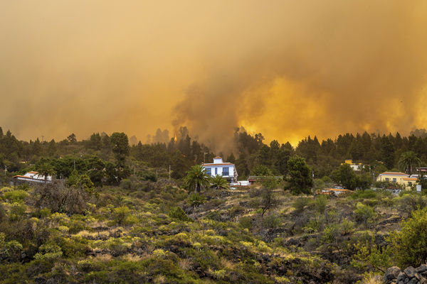 ▲▼西班牙拉帕爾馬島森林大火失控，逾4000人被疏散。（圖／達志影像／美聯社）
