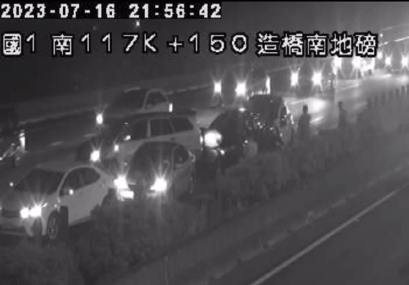 ▲▼快訊／國1北上117K事故「8車追撞」　車流回堵2公里。（圖／高公局）