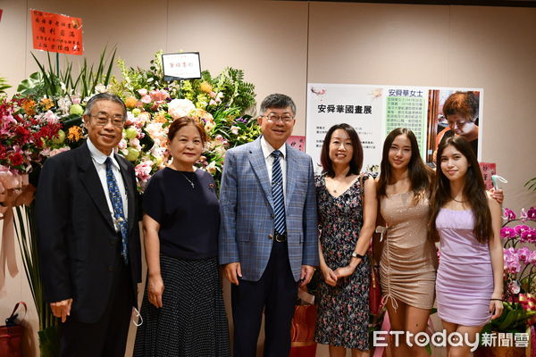 ▲左起吳榮貴、吳瑞仁院長夫婦與吳榮貴女兒及兩名孫女合影。（圖／吳榮貴提供）