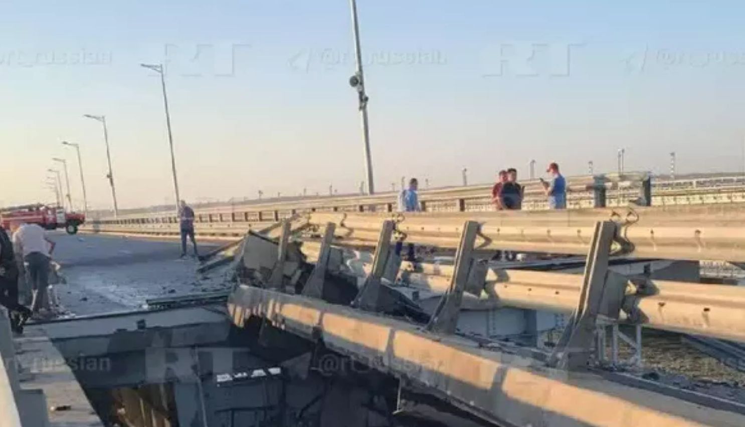 ▲▼ 克里米亞大橋17日遇襲受損。（圖／翻攝自RT）