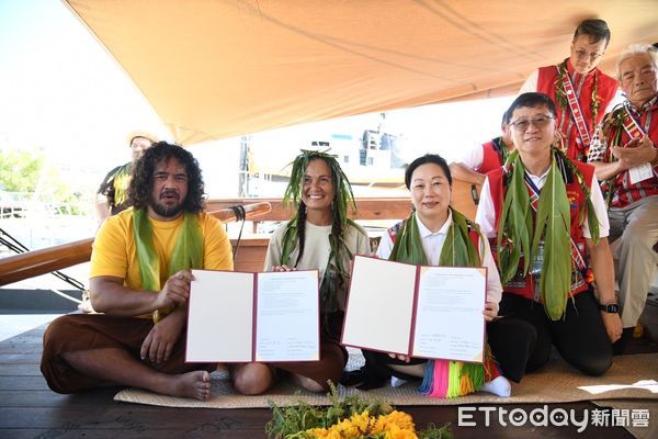 ▲花蓮南島考察團與法菲特大溪地航海組織以原住民歌謠及舞蹈彼此交流。（圖／花蓮縣政府提供，下同）