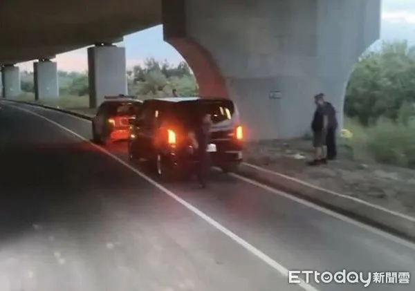 ▲台61橋下陳屍女子疑自殺死亡，家屬對死因無意見。（圖／翻攝記者爆料網）