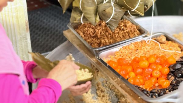 ▲▼嘉義平價美食「田媽媽QQ米香屋」販賣多種傳統米食，有肉粽、草仔粿、紅龜粿等，每樣都是古早味好味道。（圖／記者劉子綺攝）