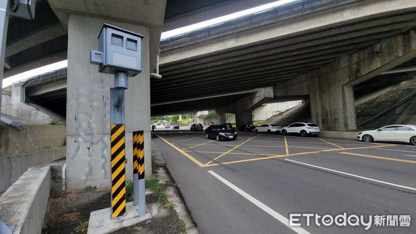 ▲▼台13線頭屋鄉中山高速公路涵洞下測速桿，榮登苗栗縣上半年測速桿王。（圖／記者蔡文淵翻攝）