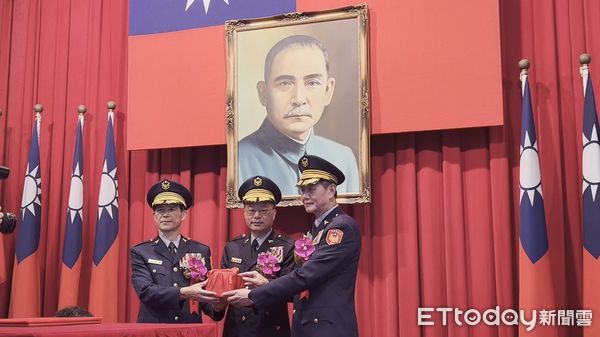 ▲警政委員周幼偉接任刑事局長、由警政署長黃明昭監交，李西河則接任警政署副署長 。（圖／記者張君豪翻攝）