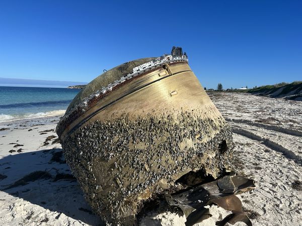 ▲▼西澳海灘出現不明巨大金屬物體。（圖／翻攝自推特@AusSpaceAgency）