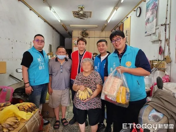 ▲▼市長魏嘉彥會同縣議員魏嘉賢等前往關懷，集結各界資源幫阿嬤減輕重擔。（圖／花蓮市公所提供，下同）