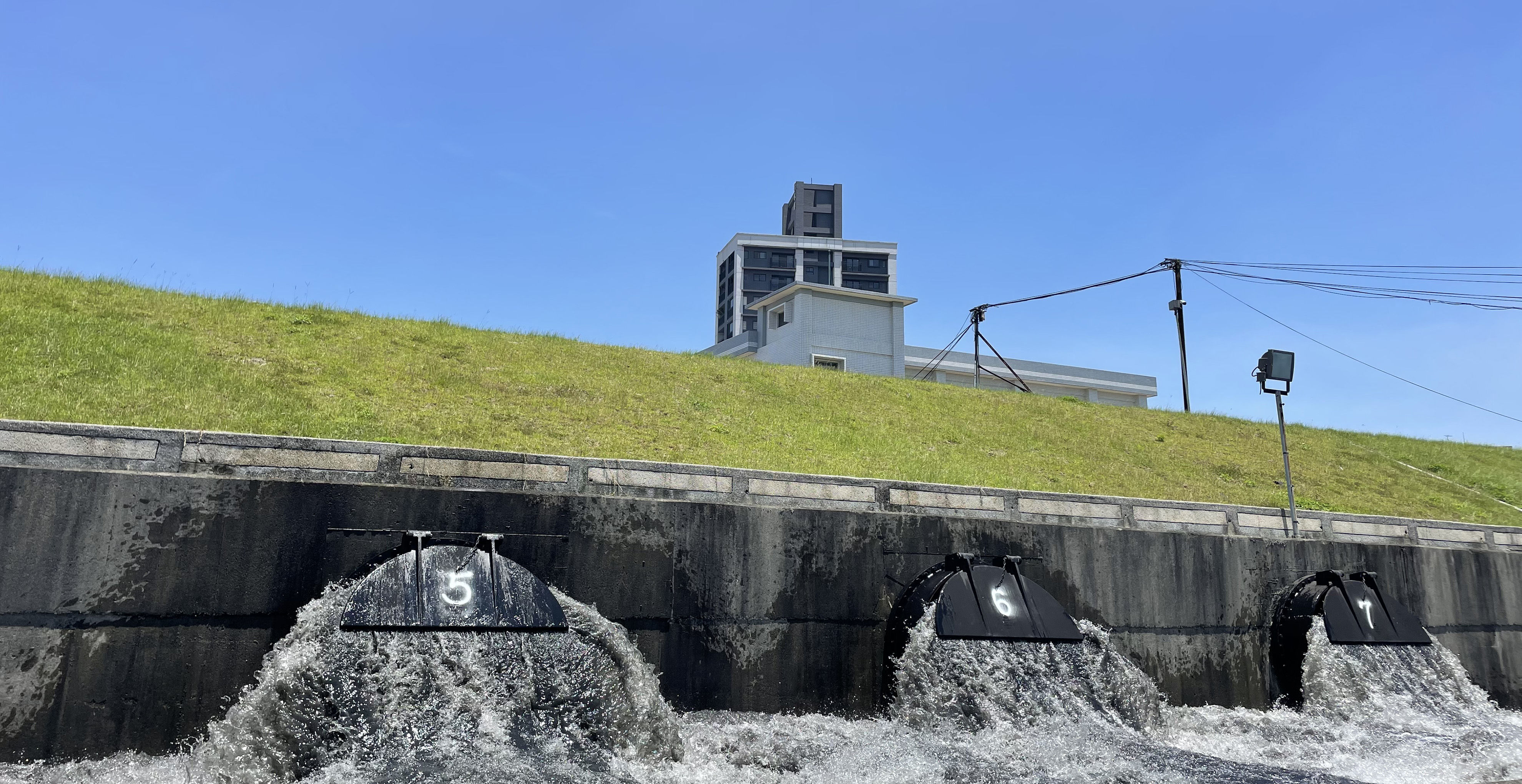 ▲新北增加防洪戰力 提前完成24組抽水機組更新。（圖／新北市水利局提供）