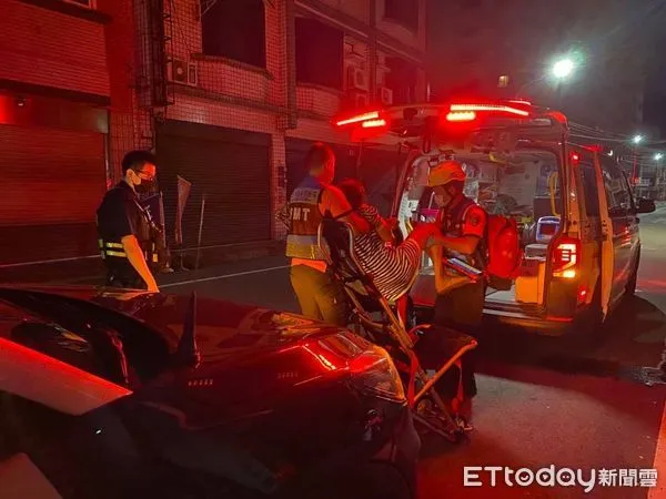 ▲蔡姓婦人突發心臟病求救卻報錯地址，歸仁分局警方分秒必爭，深夜緊急救援成功，獲家屬感激。（圖／記者林悅翻攝，下同）