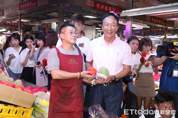 ▲▼郭台銘拜訪台北農產運銷。（圖／記者黃克翔攝）