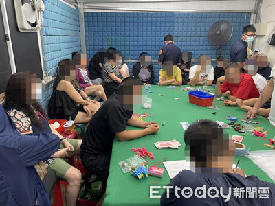 台南郊區鐵皮屋藏天九牌賭場　警摸黑攻堅逮33人