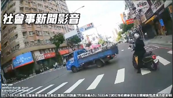 ▲▼當自己救護車！小貨車囂張逼車闖紅燈，飆罵騎士「蕭查某」吞罰單。（圖／記者賴文萱翻攝）