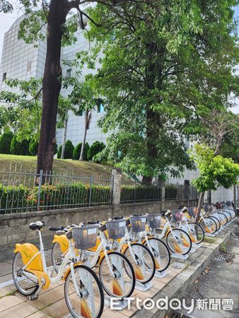 ▲台南地院向台南市政府爭取設立YouBike 租賃站，已正式啟用，觀迎善加利用。（圖／記者林悅翻攝，下同）