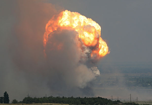▲▼烏克蘭炸毀克里米亞的俄軍軍火庫。（圖／路透）