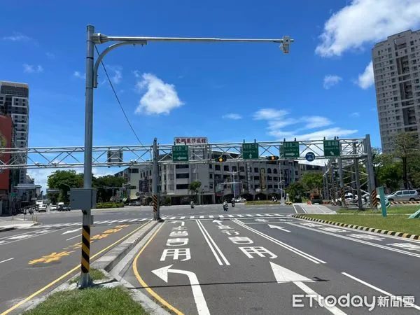 ▲台南市為加強執法強度，紛紛擴大科技執法路段與強度，警方呼籲民眾確實遵守號誌，以確保行車安全與秩序。（圖／示意圖，記者林悅翻攝，下同）