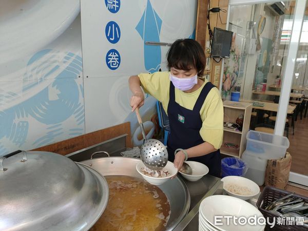 ▲台南安平孫家小卷米粉由孫君毅與吳慶芬夫妻共同經營，2人的用心獲得消費者肯定及日本美食雜誌的報導十分開心，希望分享這份「幸福感」。（圖／記者林悅翻攝，下同）