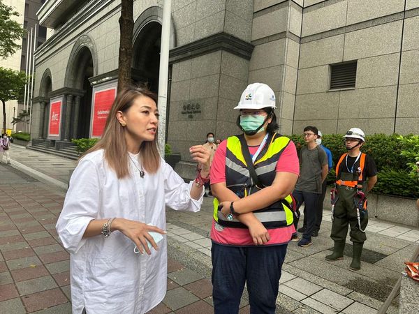 ▲▼顏若芳視察人行地下道滯洪池。（圖／翻攝自Facebook／顏若芳）