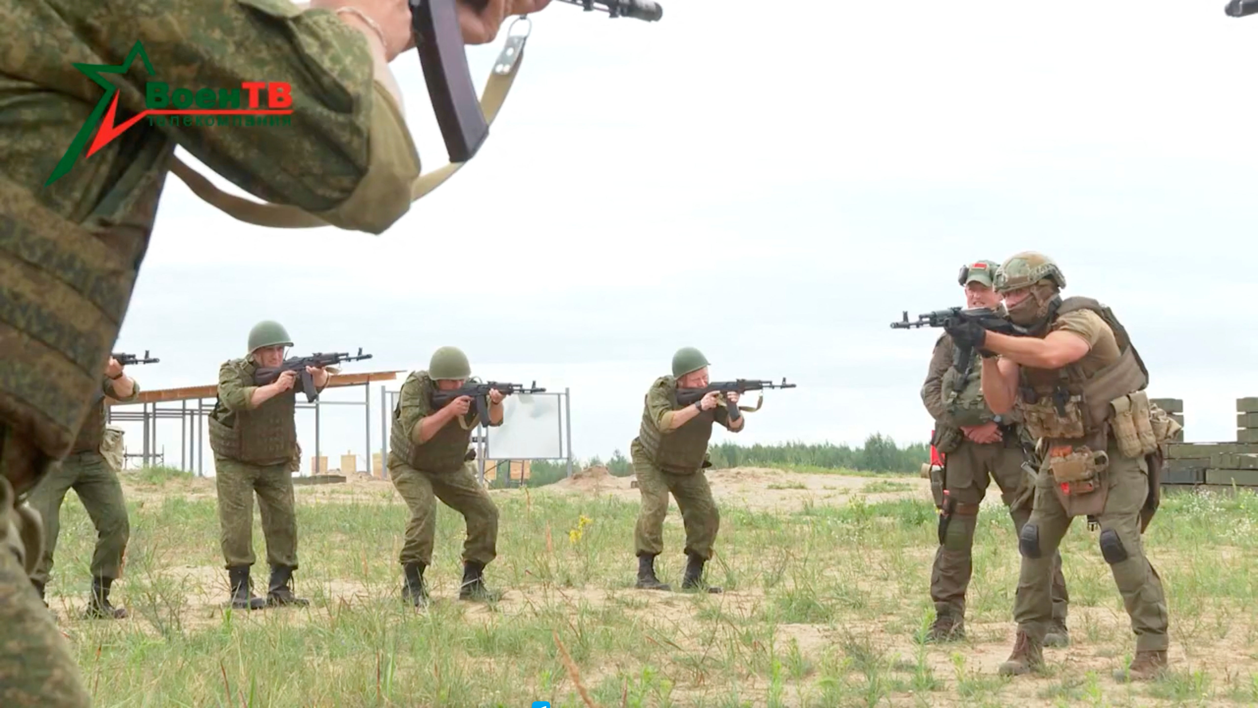 ▲▼ 俄羅斯傭兵組織瓦格納集團成員訓練白俄羅斯部隊。（圖／路透）