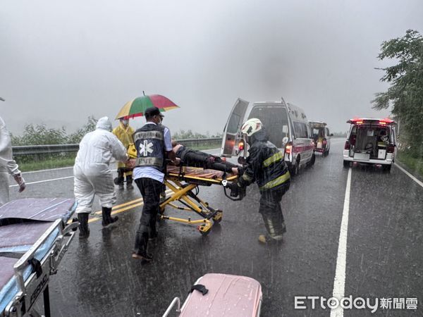 ▲六龜山區發生2車擦撞事故，造成4人受傷送醫。（圖／記者吳世龍翻攝）