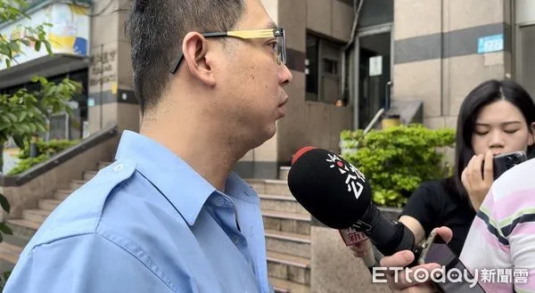 ▲▼ 社區警衛說，工人施工時間不符社區規範            。（圖／民眾提供）