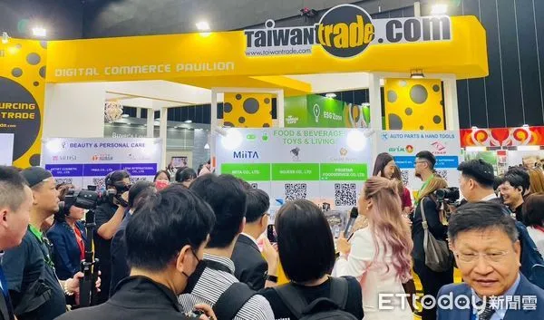 ▲泰國台灣形象展中「數位科技館」於展覽首日即吸引眾多人潮參觀。（圖／貿協提供）