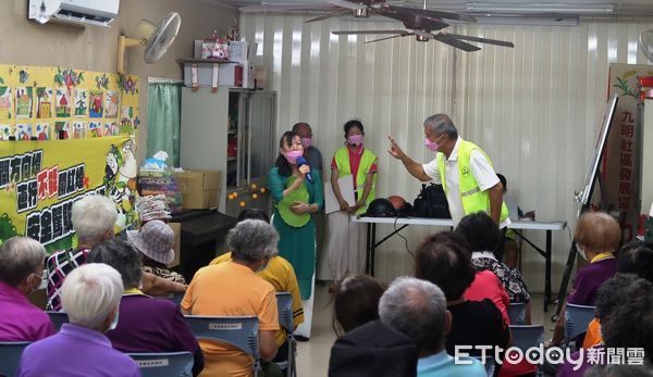 ▲里港警分局結合「路老師」及鄰里社區加強宣導交通安全            。（圖／記者陳崑福翻攝）