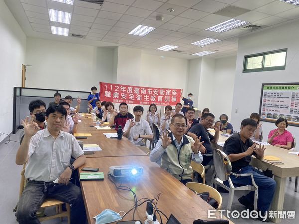 ▲台南市勞工局在可成科技股份有公司辦理「2023年度可成安衛家族教育訓練」，強化職場安全的觀念。（圖／記者林悅翻攝，下同）