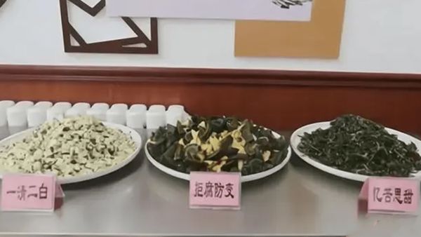 ▲▼中共黨校推出「清廉餐」　炒白菜取名「清清白白」。（圖／翻攝微博）