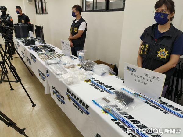 ▲▼台中警方逮捕8名兼差按摩嫩妹，收取男客性交易的現金後卻失蹤，涉嫌色情詐欺。（圖／民眾提供，下同）