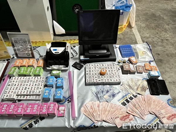 ▲台南市警五分局在北區一間取名「麻省理工」的棋牌社查獲麻將賭博，查獲29歲何姓負責人、23歲陳姓員工，及賭客共31人，全案依賭博罪嫌送辦。（圖／記者林悅翻攝，下同）