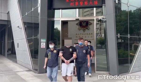 ▲▼北市刑大逮捕宜蘭弘仁會成員追討12萬元債務，利滾利竟變成80萬元。（圖／記者邱中岳翻攝）