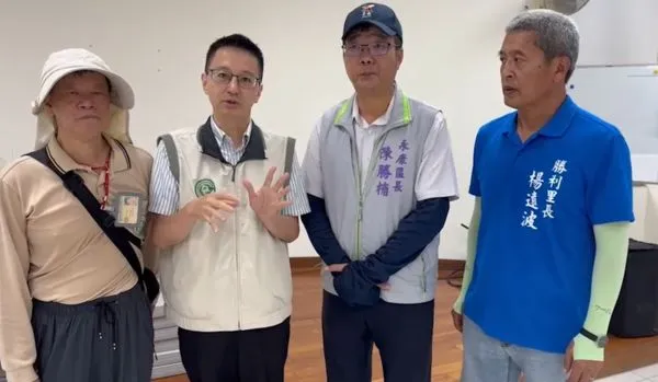 ▲▼今(7/21)日疾病管制署羅一鈞副署長及防疫人員至永康兵仔市場執行孳生源查核。（圖／疾管署提供）