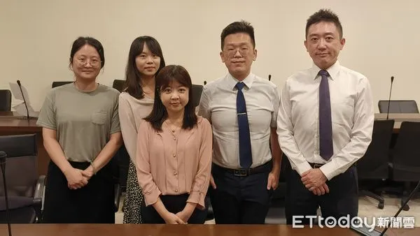 ▲▼新北地院審理季宛櫻殺夫案，新北檢公訴檢察官團隊，左起檢察官鄭皓文、劉家瑜、主任檢察官王如諭、檢察官郭智安、張勝傑。（圖／記者黃哲民攝）