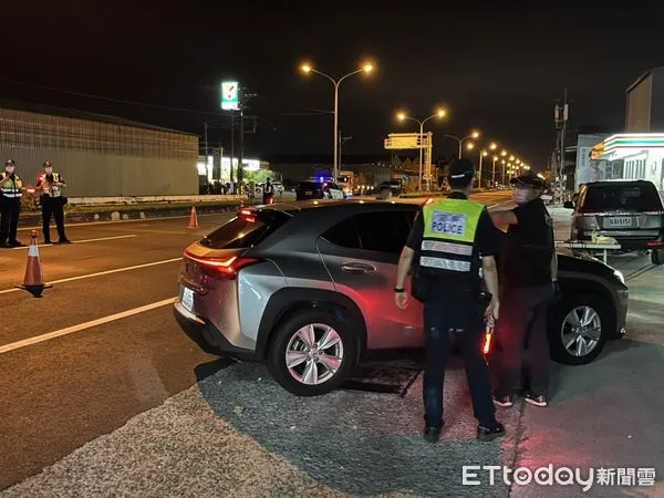 ▲里港警分局會同監理站、環保局取締改裝車輛             。（圖／記者陳崑福翻攝，下同）