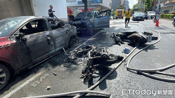 ▲▼汽車起火燃燒             。（圖／記者吳世龍攝）