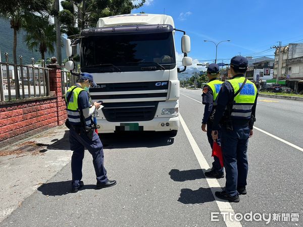 ▲▼花蓮台9線、台8線均為肇事熱點，新城警暑假實施不定時、不定點稽查勤務。（圖／新城警分局提供，下同）