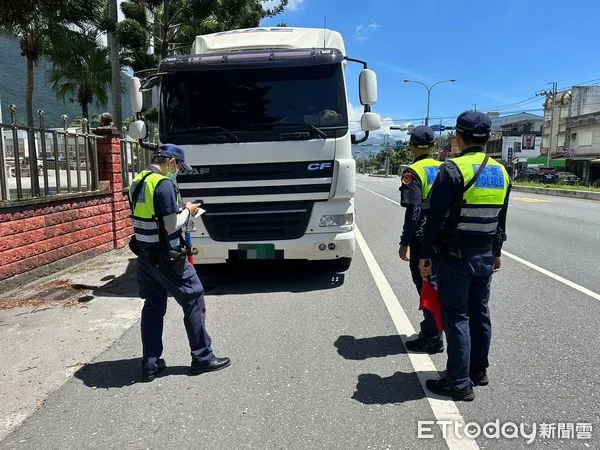 ▲▼花蓮台9線、台8線均為肇事熱點，新城警暑假實施不定時、不定點稽查勤務。（圖／新城警分局提供，下同）