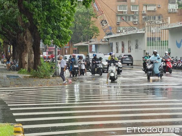 ▲▼午後陣雨。（圖／記者宋良義攝）