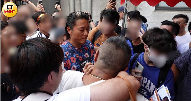 《玩命關頭》韓哥相聚台灣車友　吸上百粉到場現身引暴動