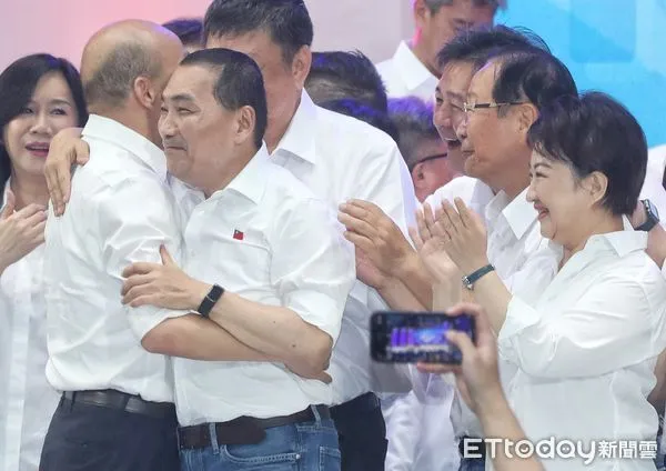 ▲▼國民黨全代會 韓國瑜 盧秀燕 侯友宜合體。（圖／             。（圖／記者屠惠剛攝）